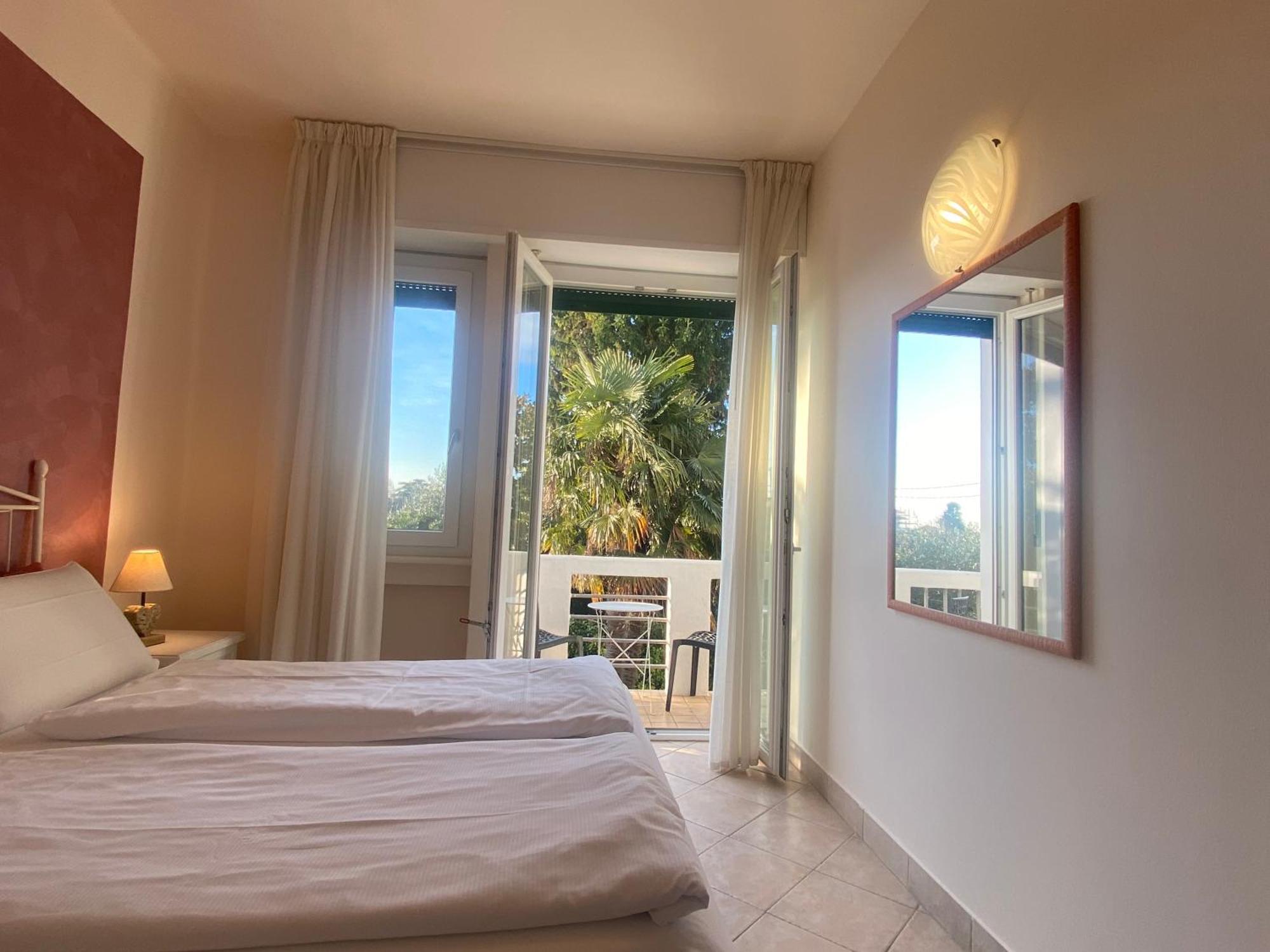 Betty'S House Bed & Breakfast Lazise Exterior photo